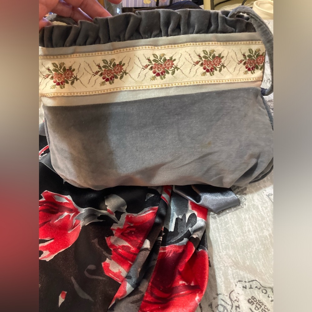 EUC VINTAGE CARPETBAGS OF AMERICA clutch/shoulder bag. Gray velvet, satin lining
